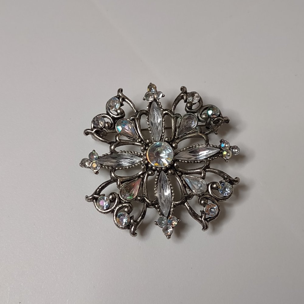 Pretty Vintage Metal And Plastic Brooch - Picture 3 of 11